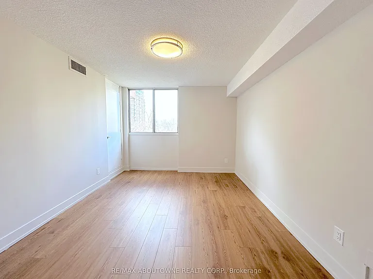 165 La Rose Ave #916 — Photo 13