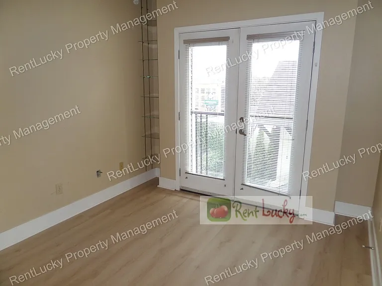 4031 Aurora Ave N #301 — Photo 21