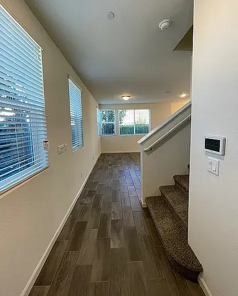 2002 N Perry Ln — Photo 2