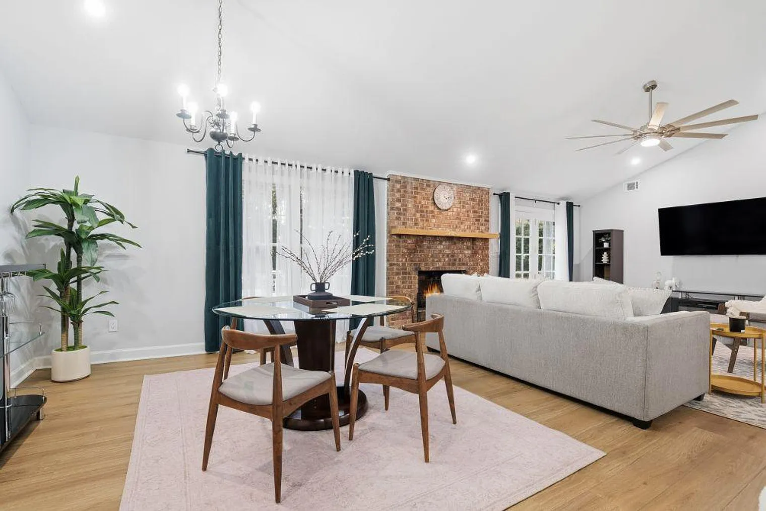 4 bed, 3.0 bath, 1851 sqft, $5,367 — Photo 3