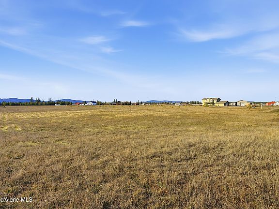 4th image of E Blaine St