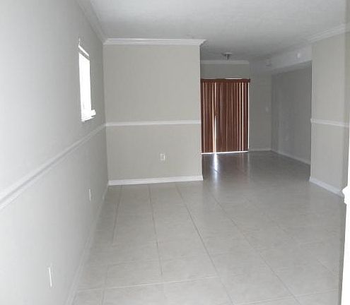 2nd image of 1271 SE 27th St Unit 101