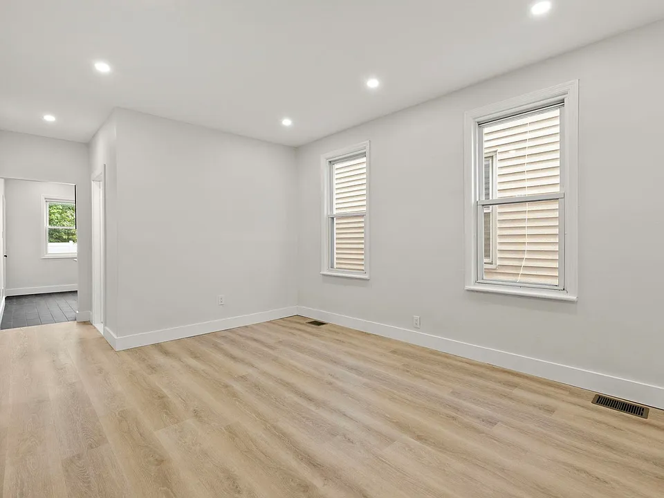 81 Humphrey Ave #1