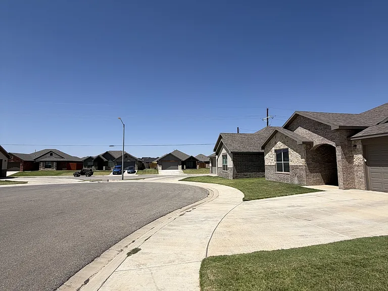 5803 Waverly Ave — Photo 3