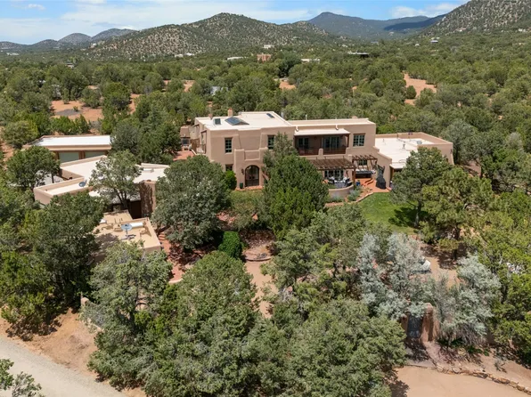 9 Village Ln, Santa Fe, NM 87505