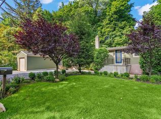 17 Cedar Valley Ln, Huntington, NY 11743