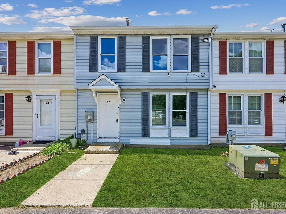 1st image of 23 Theresa Ct