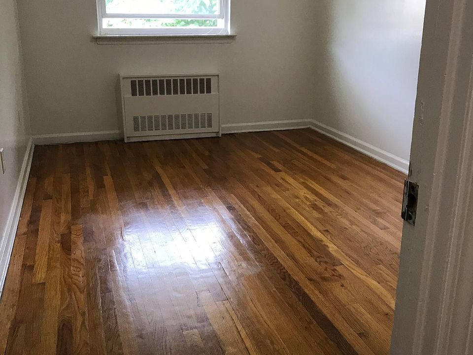 1st image of 3204 Hering Ave