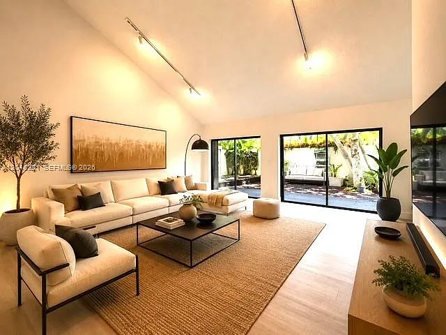 3074 Aviation Ave #1 — Photo 2