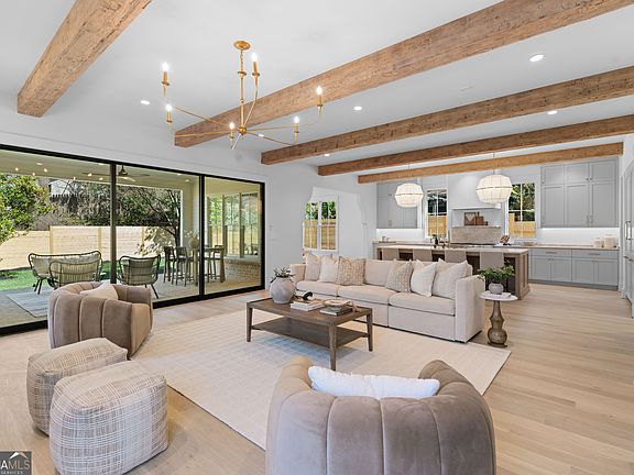 4th image of 1140 Rosedale Dr NE