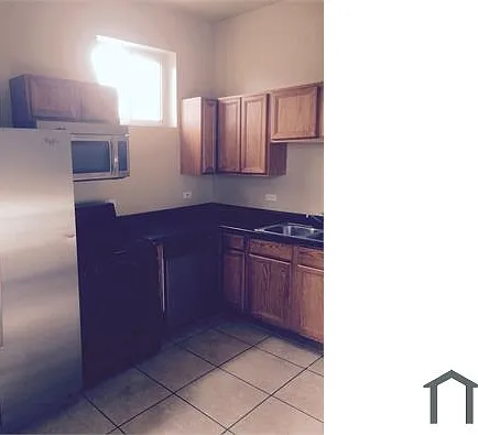 4 bed, 1000 sqft, $1,900 — Photo 1