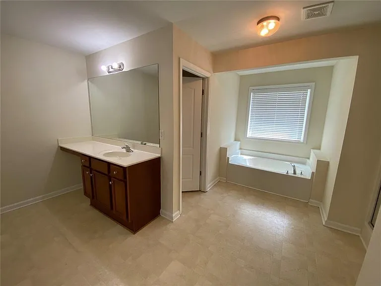 2146 Peach Shoals Cir — Photo 31