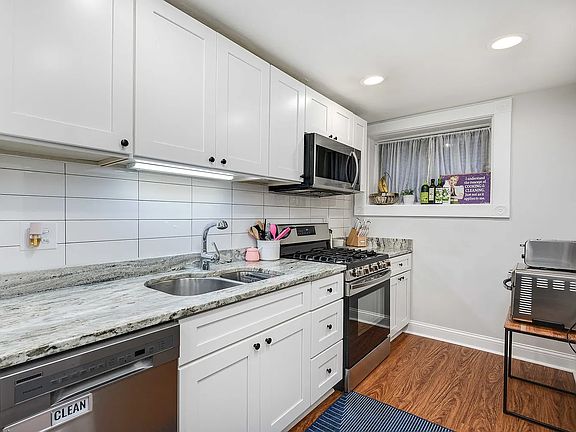 5th image of 15 E Goethe St APT 1
