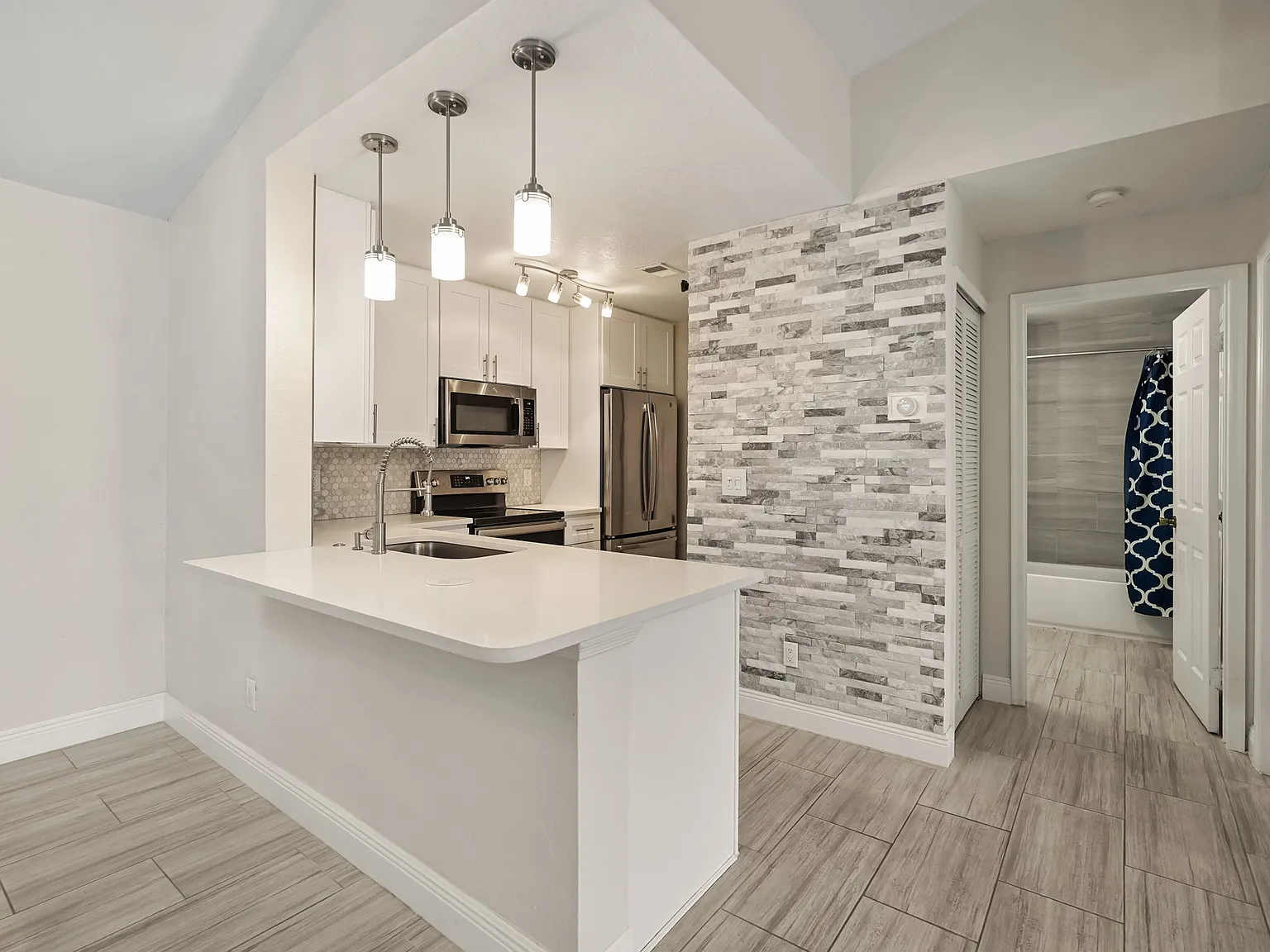 2 bed, 1003 sqft, $1,950 — Photo 4