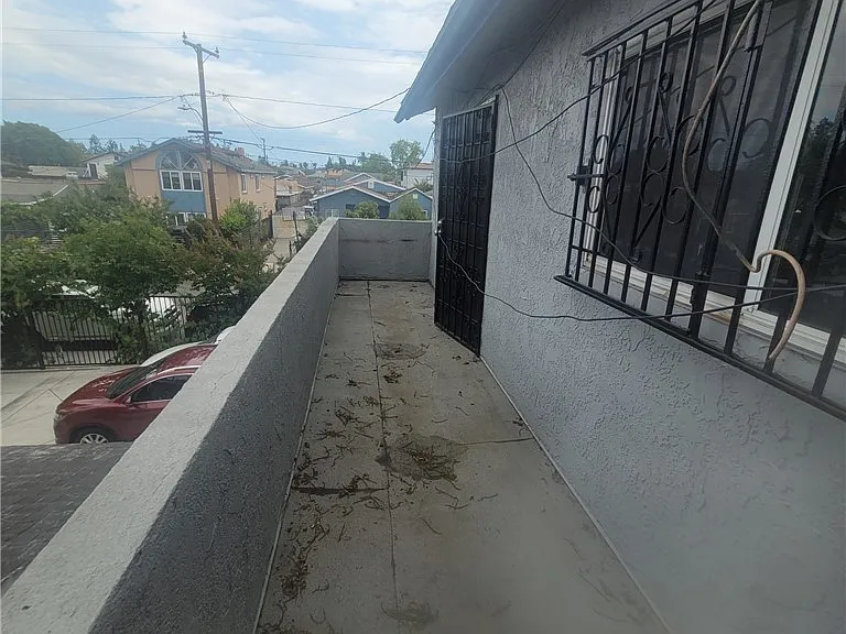 1037 W 108th St #5 — Photo 7