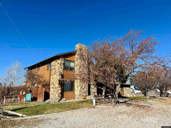 114 N 9th St, Saratoga, WY 82331