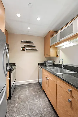 Rented by SERHANT. | media 3