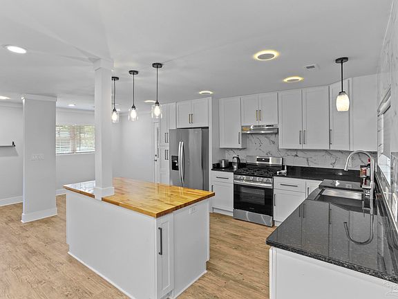 3rd image of 380 Clematis St