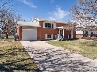 7108 Manhattan Ln, Cheyenne, WY 82009