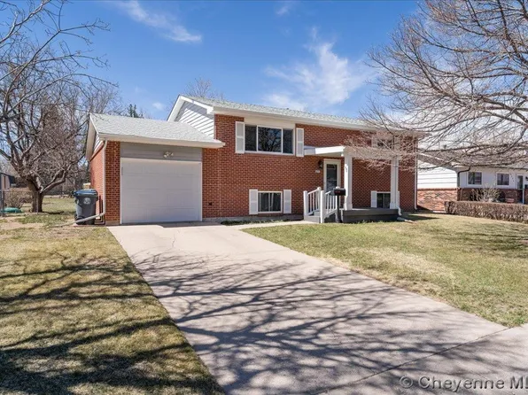 7108 Manhattan Ln, Cheyenne, WY 82009