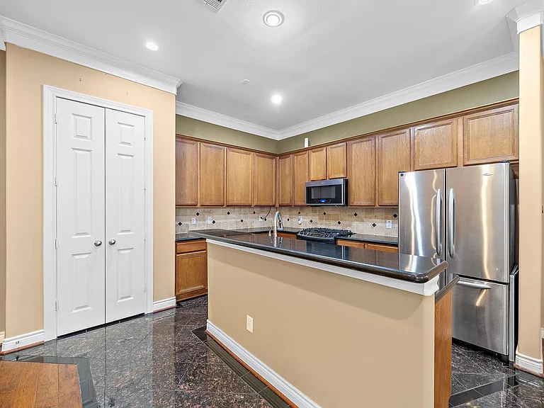2927 Clinton Dr — Photo 7