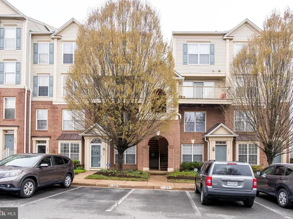 7046 Falls Reach Dr APT 304, Falls Church, VA 22043