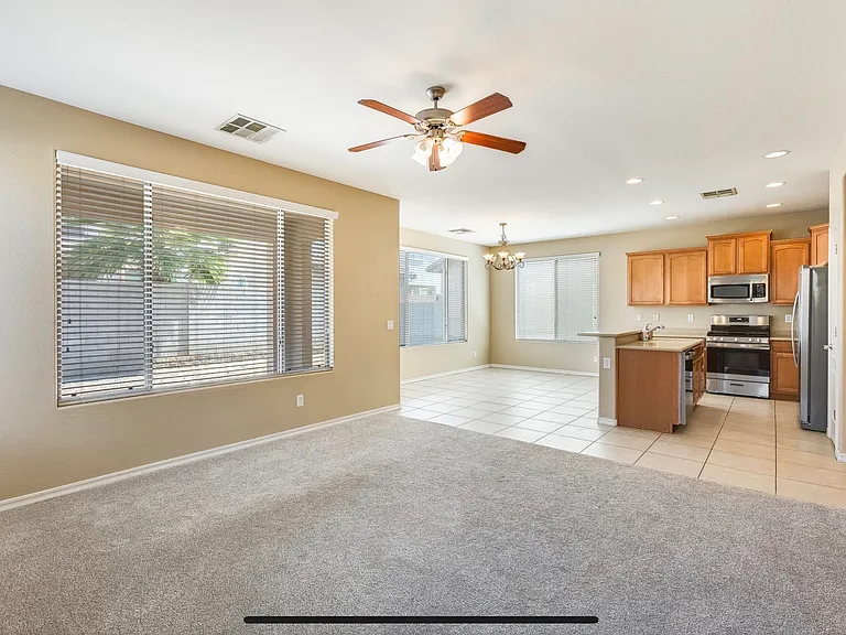 Living room/kitchen/dining area