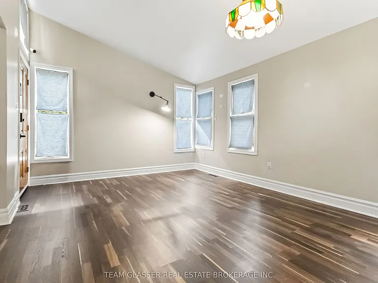 510 Dufferin Ave — Photo 27