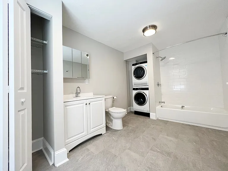 130 E Chestnut St — Photo 18