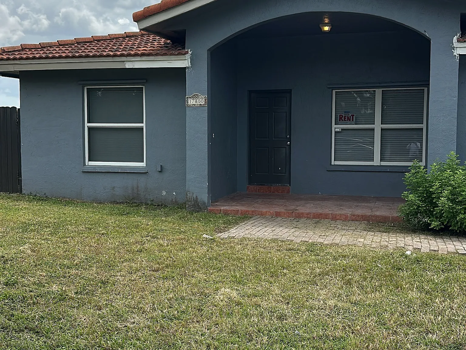 3 bed, 2057 sqft, $3,200 — Photo 2