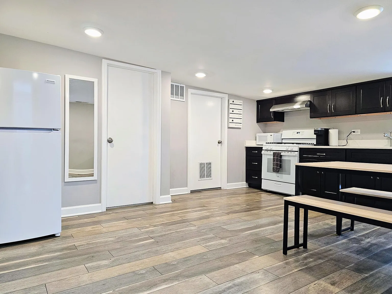 3 bed, 850 sqft, $1,800 — Photo 4