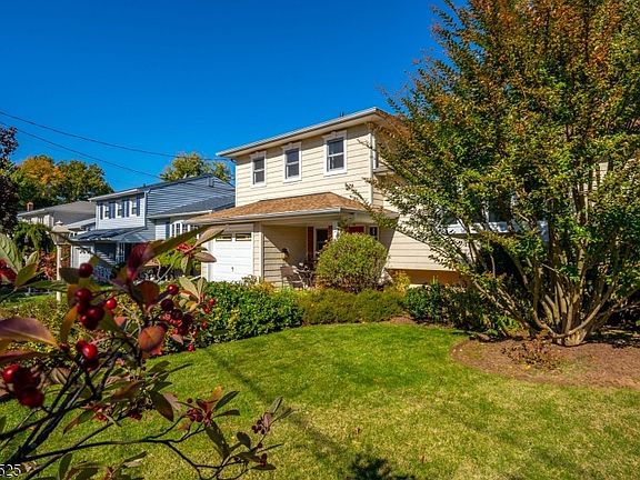3rd image of 2451 Belcher Dr