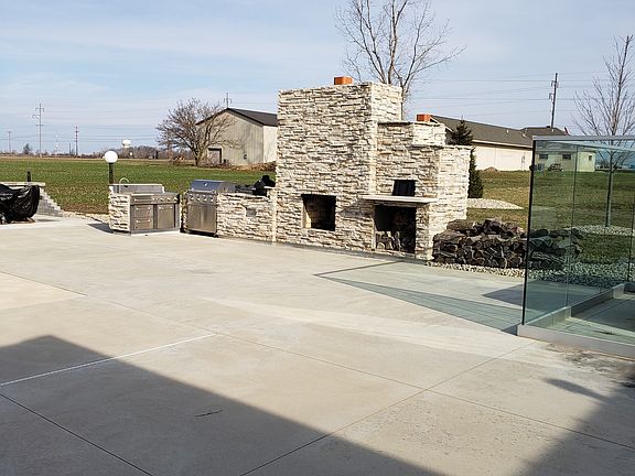 Outdoor fireplace/grill 