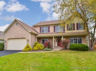 827 Queens Gate Cir, Sugar Grove, IL 60554