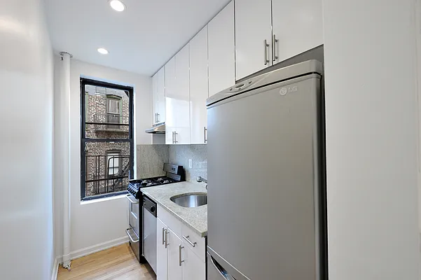 Rented by Aether Property Group | media 11