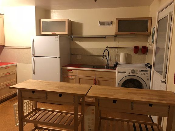 Kitchen w/laundry