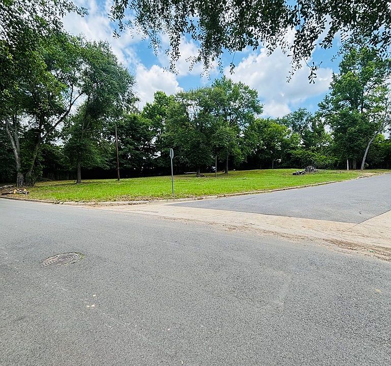 2nd image of 830 4th St