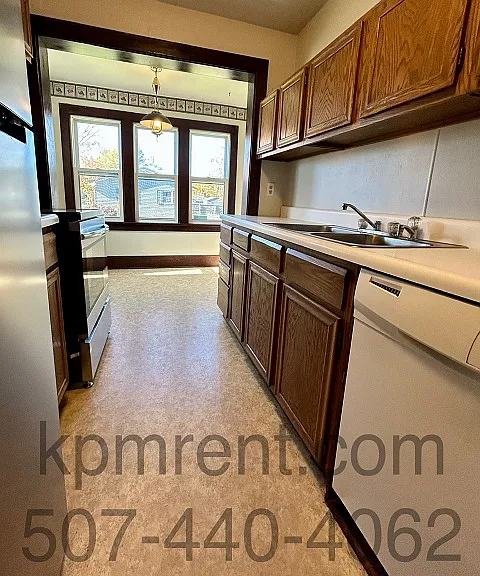 621 Oak St — Photo 6