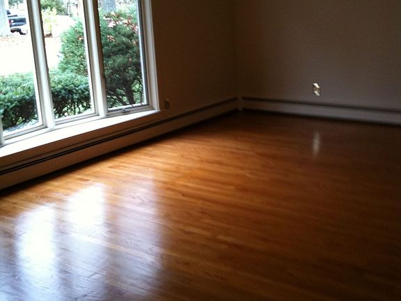 living room w/ fireplace