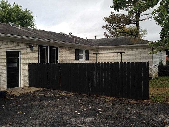 5th image of 104 Chestnut St