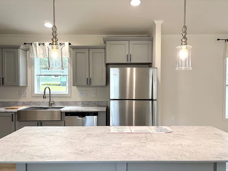 401 Lily Ln — Photo 4