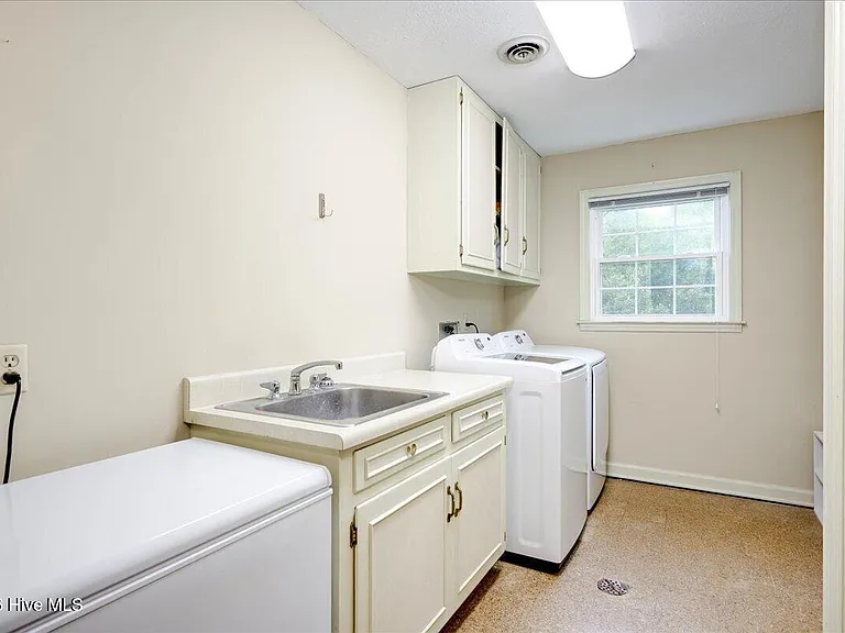 933 Campbellton Dr — Photo 23