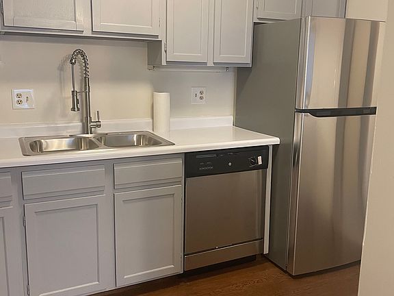 3rd image of 10411 Cedar Lake Rd APT 314