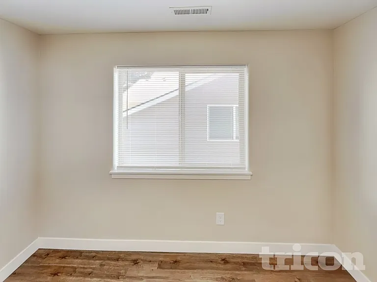 7615 NE 60th Way — Photo 10