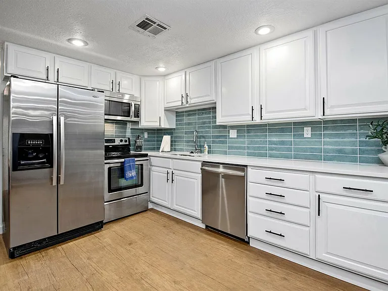Parkview Apartments — Photo 12