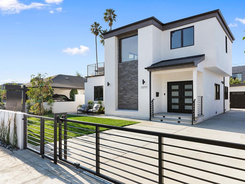1st image of 12717 Admiral Ave