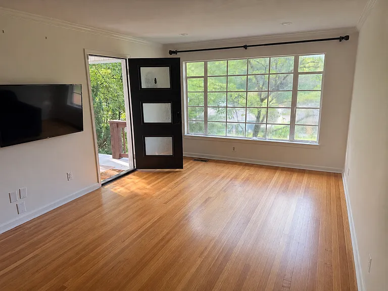 1824 Windsor Blvd — Photo 2