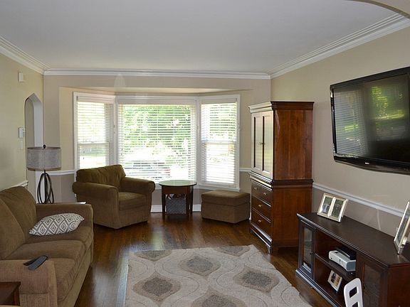 2nd image of 10733 S Artesian Ave