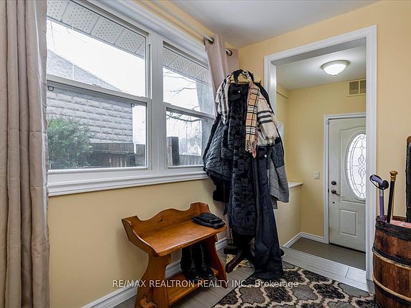2nd image of 86 John St