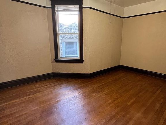 5th image of 2126 N Avers Ave #2